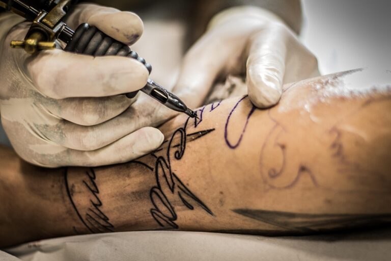 Significado da tatuagem sol e lua: 5 interpretações incríveis